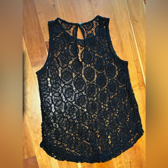 Size small, beautiful lace, crocheted, RW and Company tank top. - Picture 6 of 8